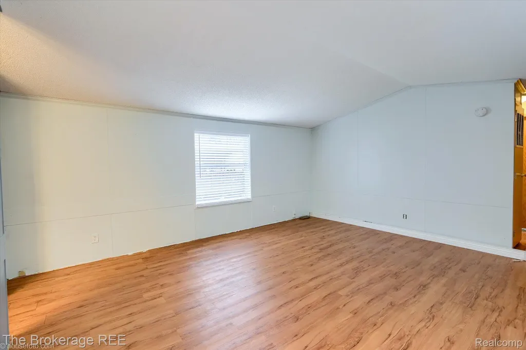 17101 Kropf Avenue Springfield Charter Township MI 48350