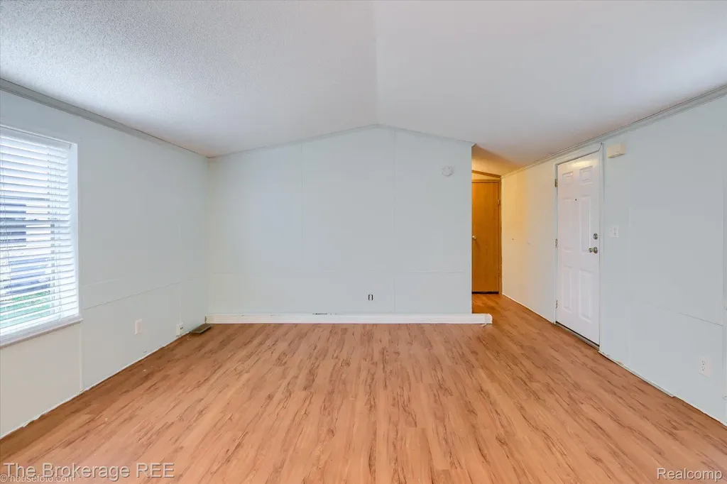 17101 Kropf Avenue Springfield Charter Township MI 48350