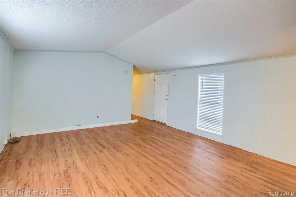 17101 Kropf Avenue Springfield Charter Township MI 48350