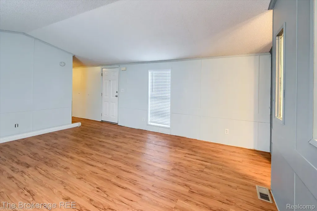 17101 Kropf Avenue Springfield Charter Township MI 48350