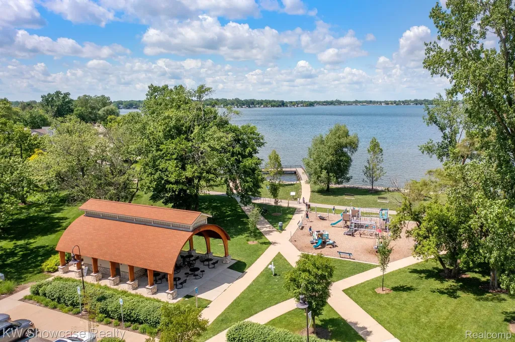 1815 E Lake Drive Novi City MI 48377