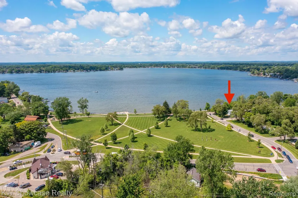 1815 E Lake Drive Novi City MI 48377