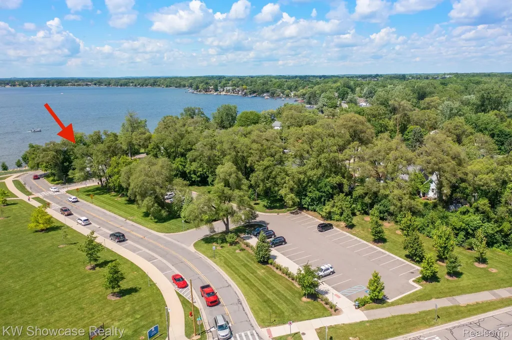 1815 E Lake Drive Novi City MI 48377