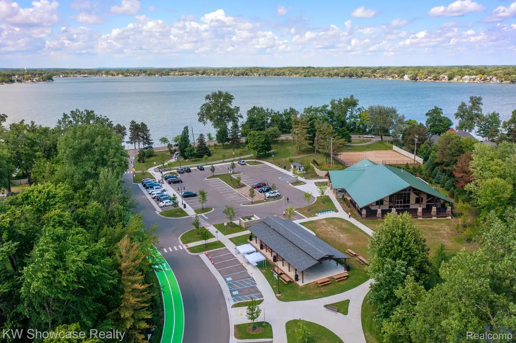 1815 E Lake Drive Novi City MI 48377
