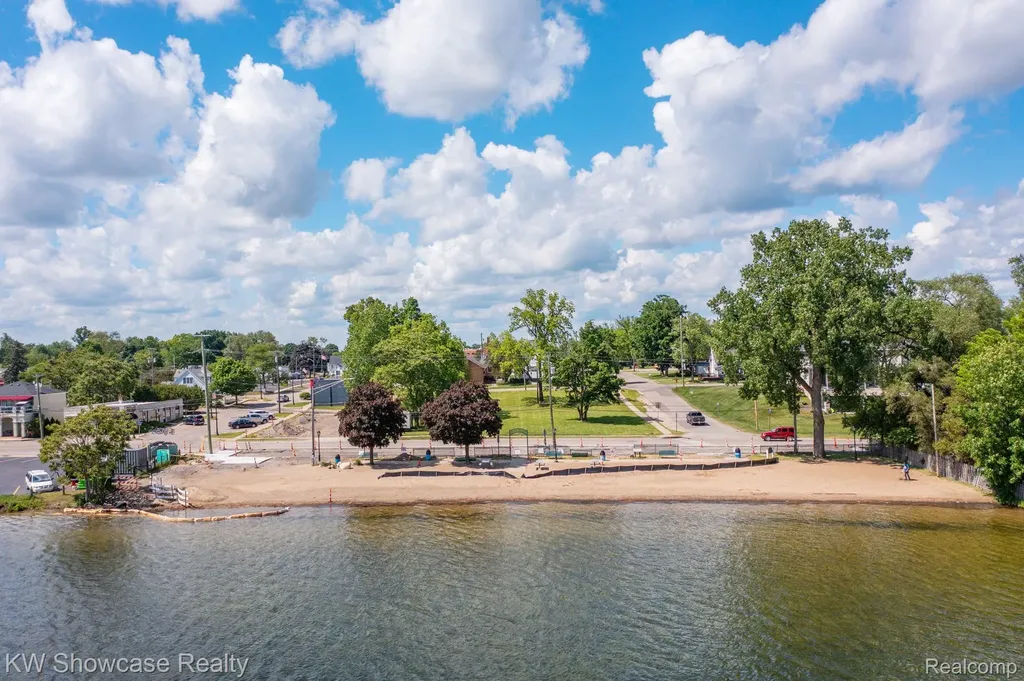 1815 E Lake Drive Novi City MI 48377