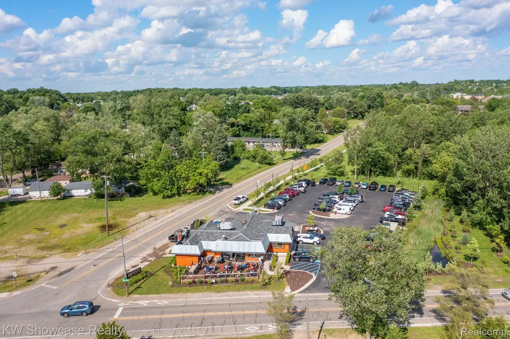 1815 E Lake Drive Novi City MI 48377