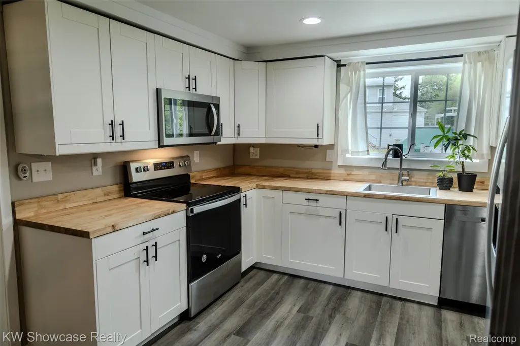 1815 E Lake Drive Novi City MI 48377