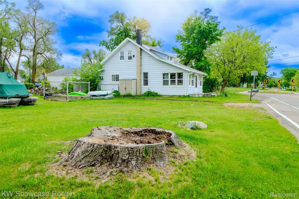 1815 E Lake Drive Novi City MI 48377