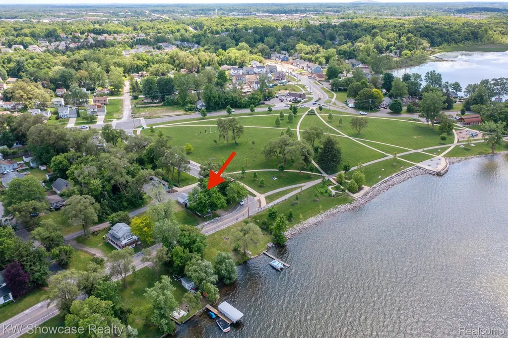 1815 E Lake Drive Novi City MI 48377