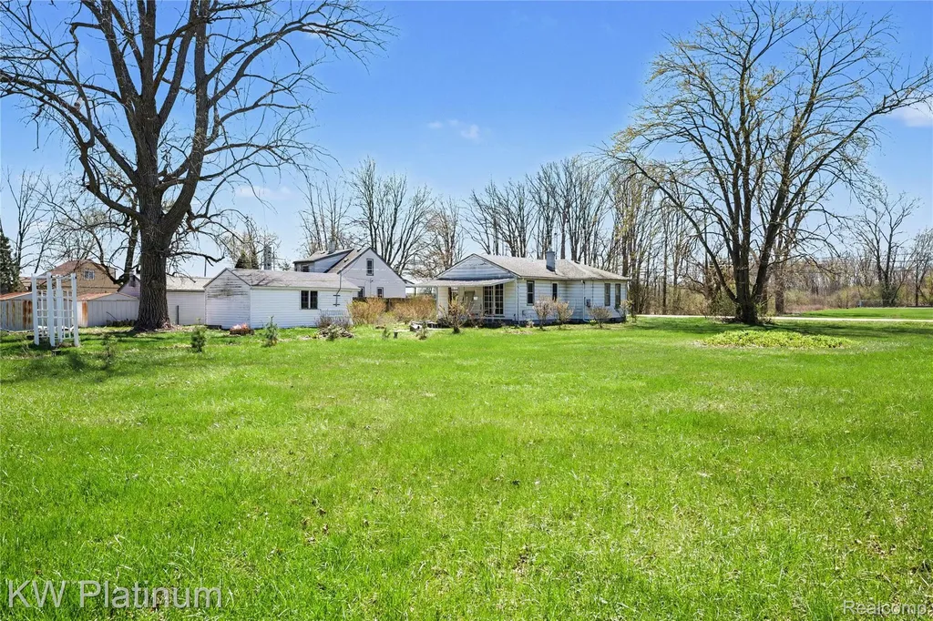 27135 Ballard Street Harrison Charter Township MI 48045