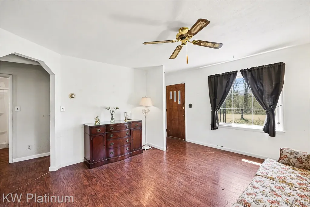 27135 Ballard Street Harrison Charter Township MI 48045