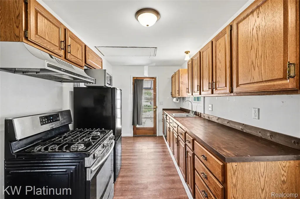 27135 Ballard Street Harrison Charter Township MI 48045