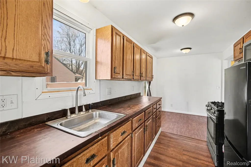 27135 Ballard Street Harrison Charter Township MI 48045