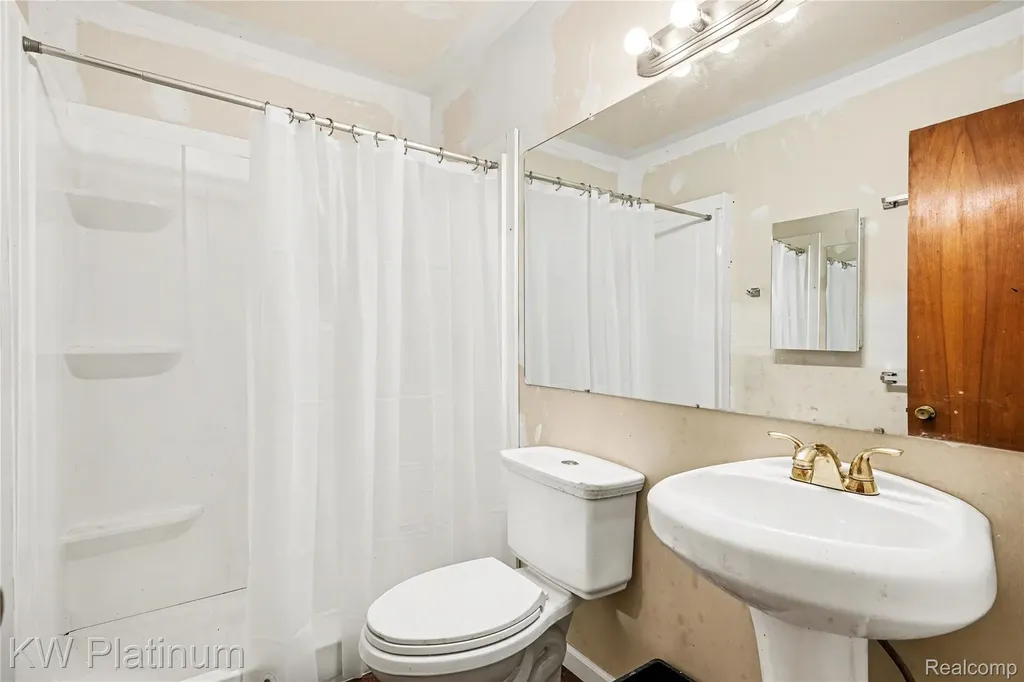 27135 Ballard Street Harrison Charter Township MI 48045