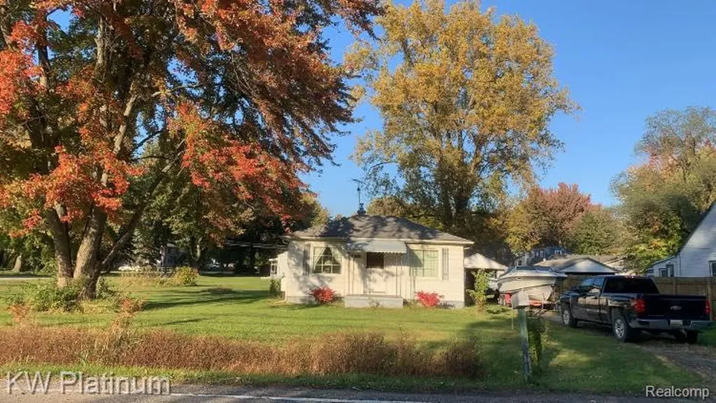 27135 Ballard Street Harrison Charter Township MI 48045