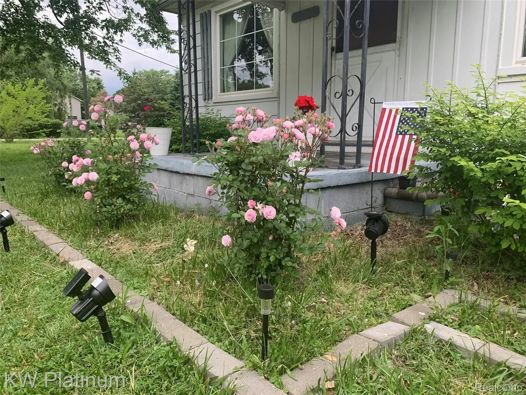 27135 Ballard Street Harrison Charter Township MI 48045