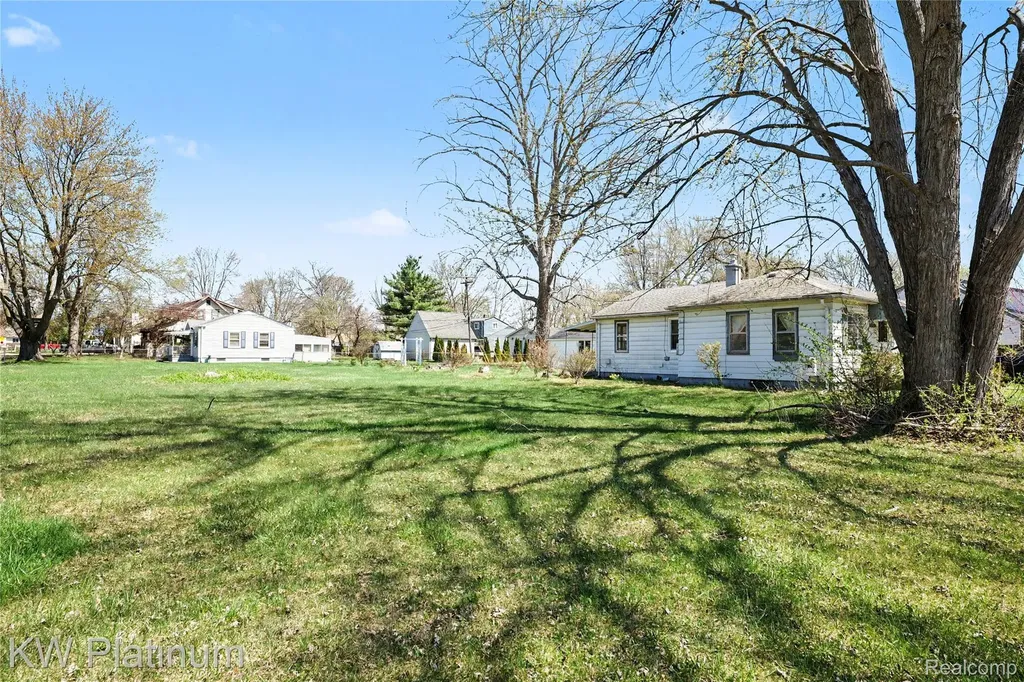 27135 Ballard Street Harrison Charter Township MI 48045