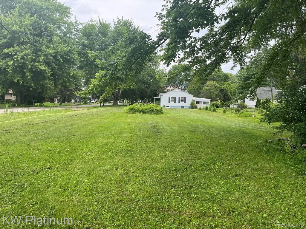 27135 Ballard Street Harrison Charter Township MI 48045