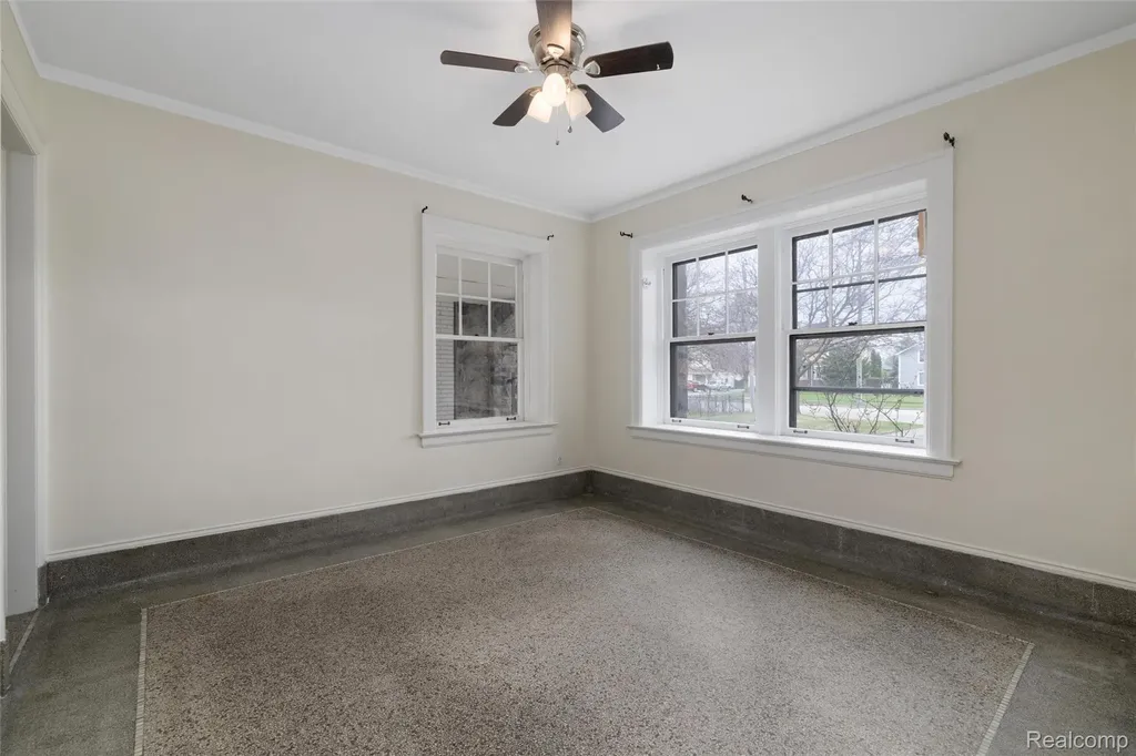 29128 Jefferson Avenue St. Clair Shores City MI 48081