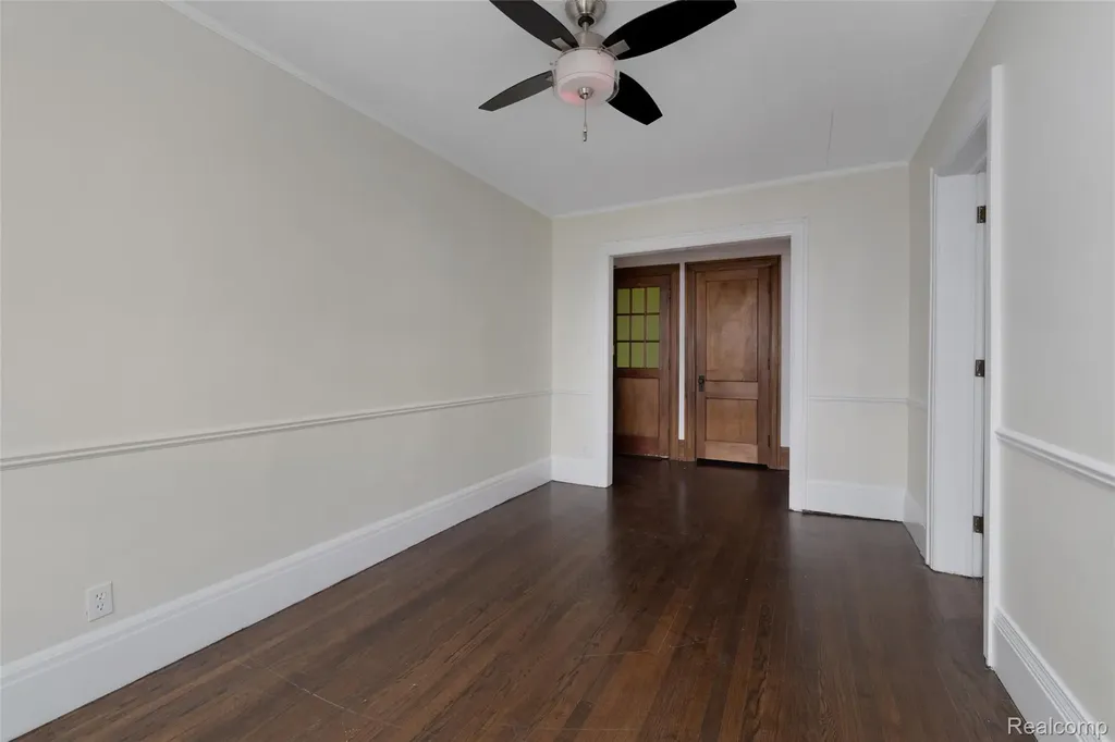 29128 Jefferson Avenue St. Clair Shores City MI 48081