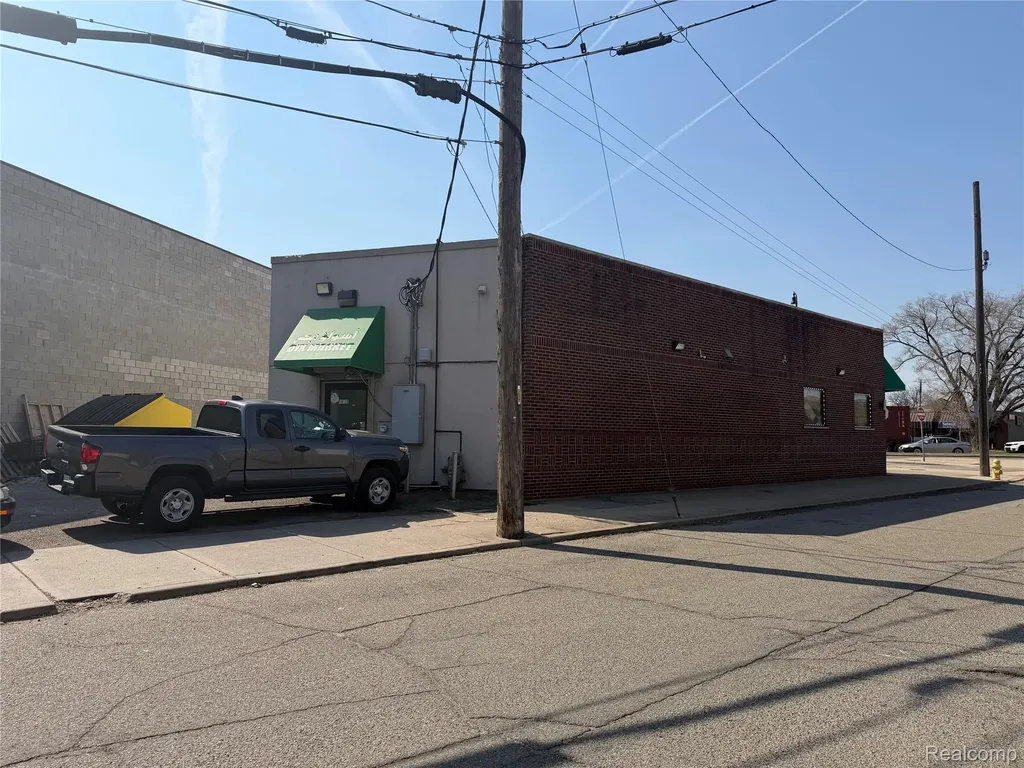 10135 Dix Dearborn City MI 48120