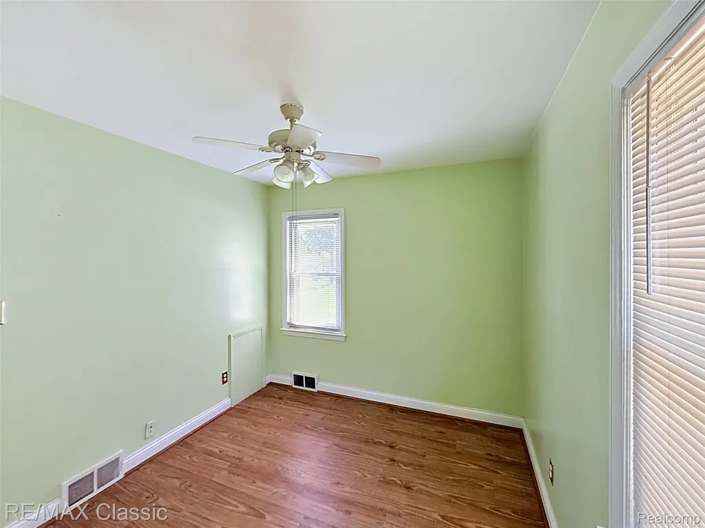 1757 Riverbank Street Lincoln Park City MI 48146