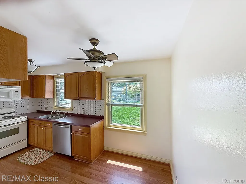 1757 Riverbank Street Lincoln Park City MI 48146