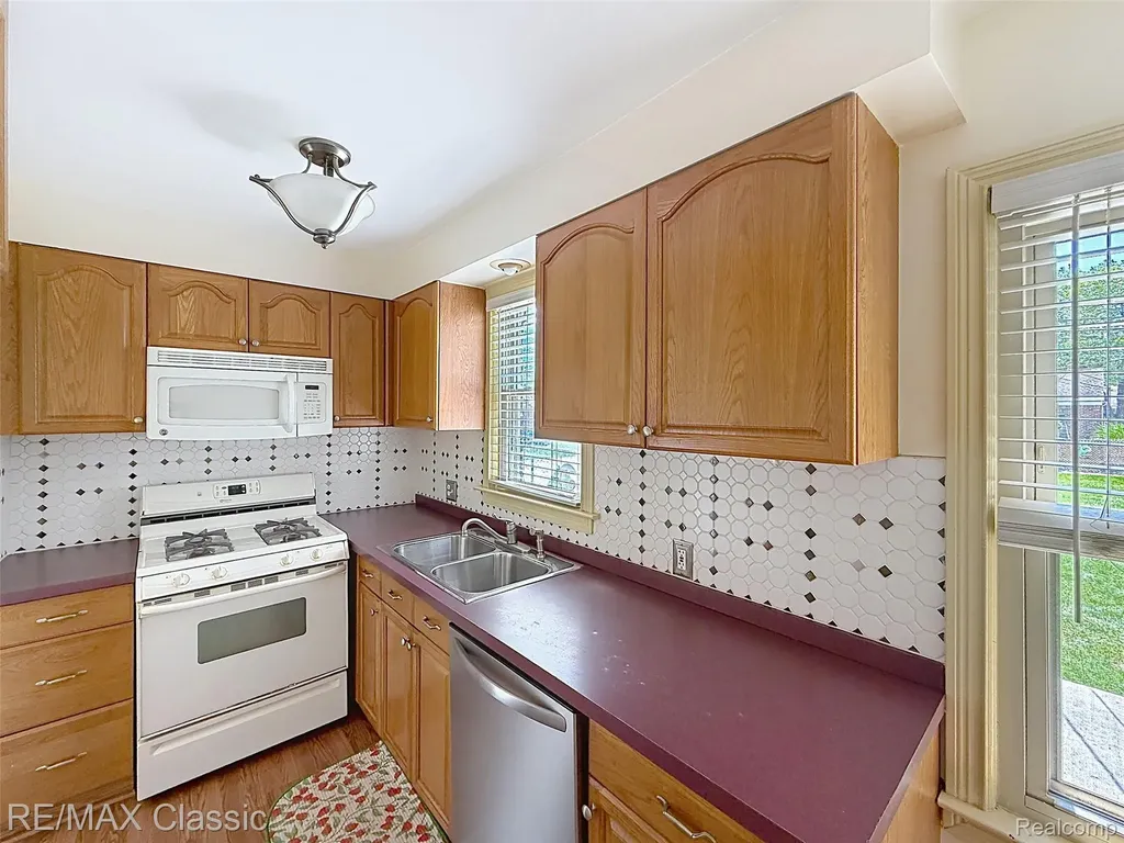 1757 Riverbank Street Lincoln Park City MI 48146