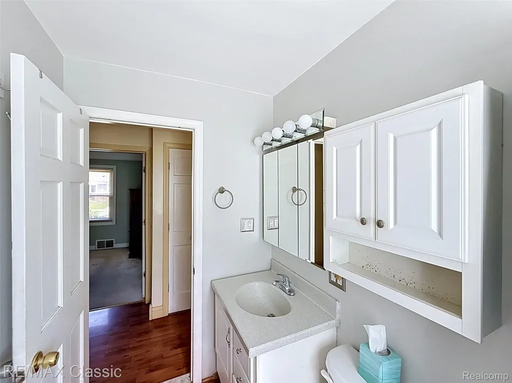 1757 Riverbank Street Lincoln Park City MI 48146