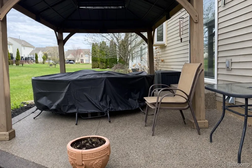 738 W Margaret Lane Pontiac City MI 48341