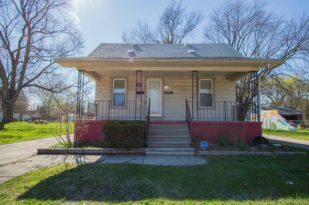 22871 Hayes Avenue Eastpointe City MI 48021