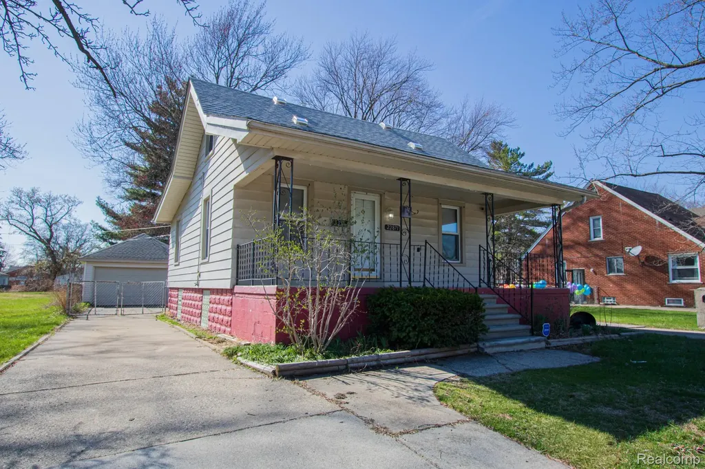 22871 Hayes Avenue Eastpointe City MI 48021