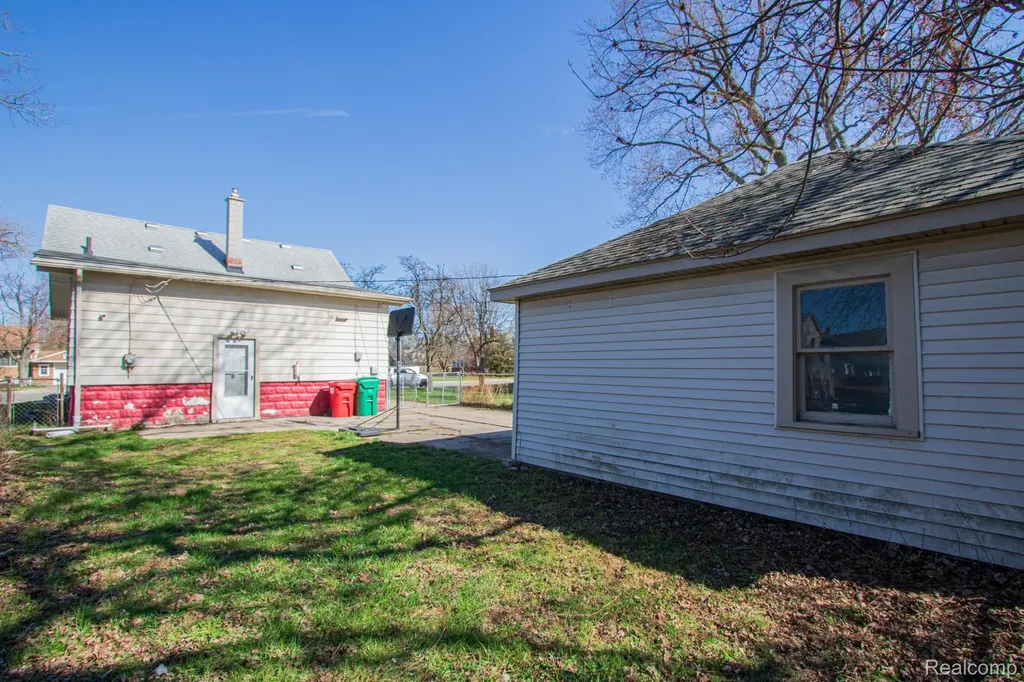22871 Hayes Avenue Eastpointe City MI 48021