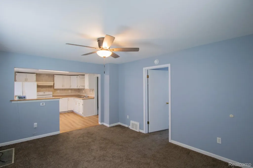 22871 Hayes Avenue Eastpointe City MI 48021