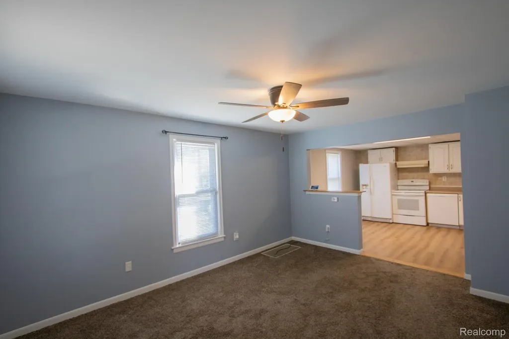 22871 Hayes Avenue Eastpointe City MI 48021