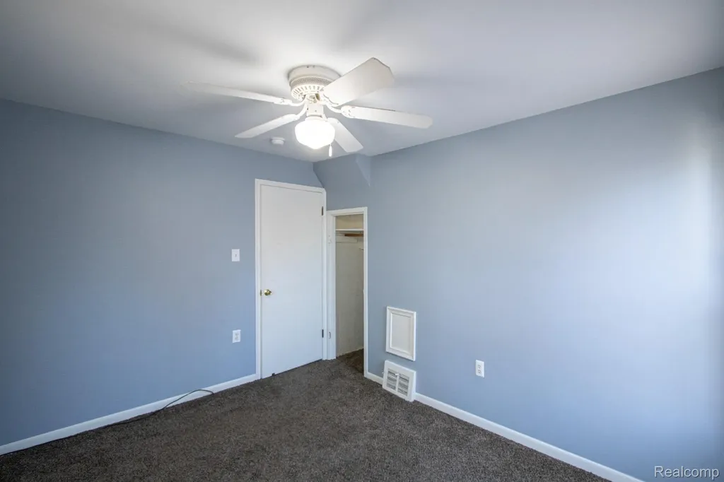 22871 Hayes Avenue Eastpointe City MI 48021