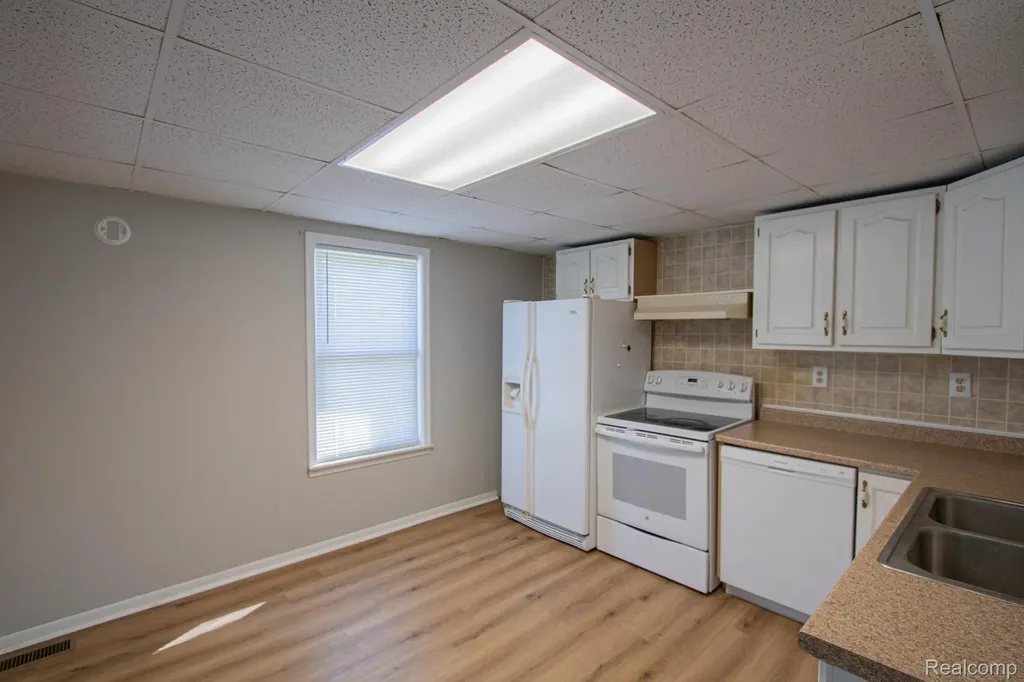 22871 Hayes Avenue Eastpointe City MI 48021