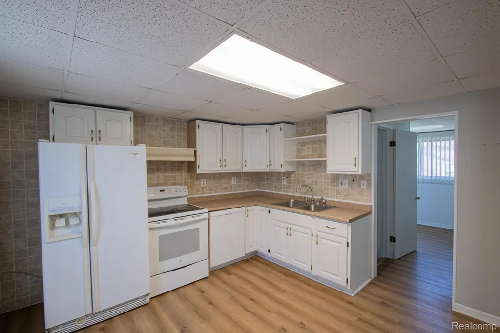 22871 Hayes Avenue Eastpointe City MI 48021