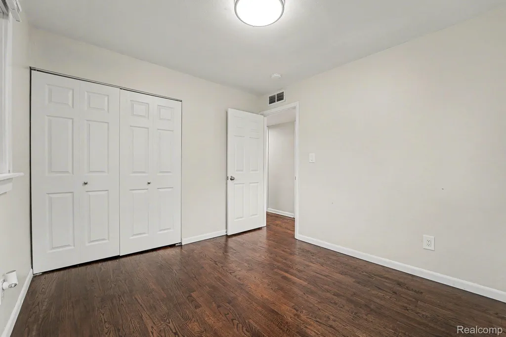 23578 Blackett Avenue Warren City MI 48089