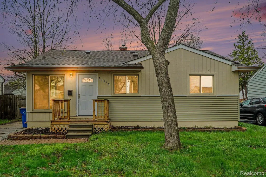 23578 Blackett Avenue Warren City MI 48089