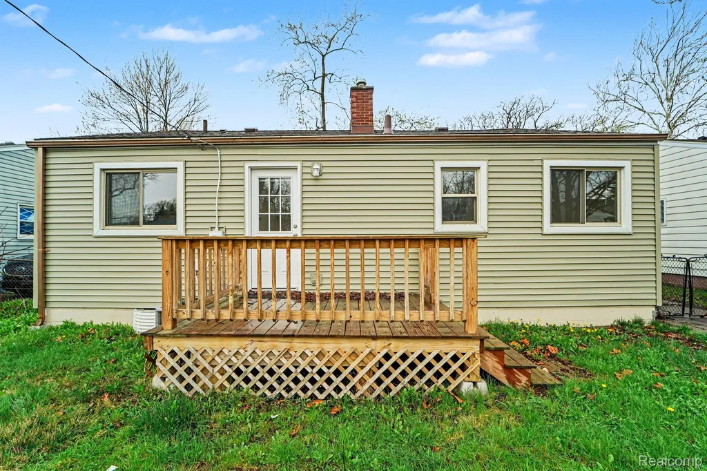 23578 Blackett Avenue Warren City MI 48089