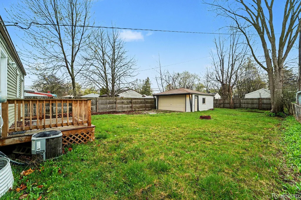 23578 Blackett Avenue Warren City MI 48089