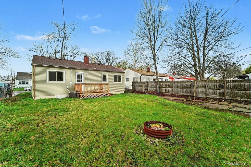 23578 Blackett Avenue Warren City MI 48089