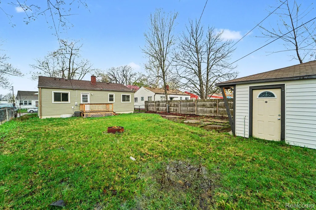 23578 Blackett Avenue Warren City MI 48089