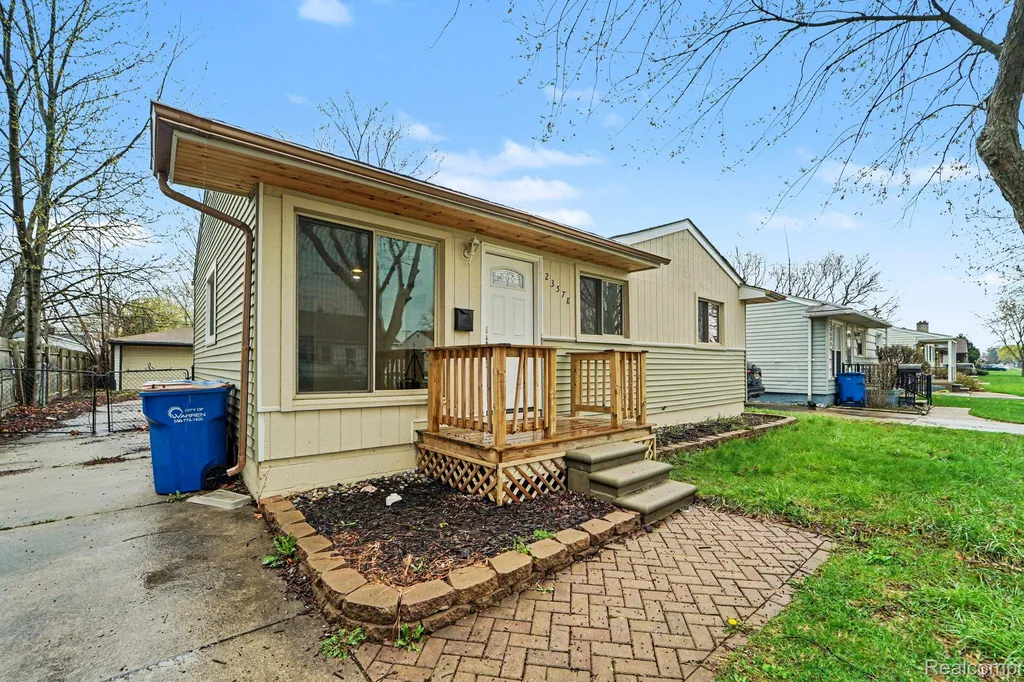 23578 Blackett Avenue Warren City MI 48089