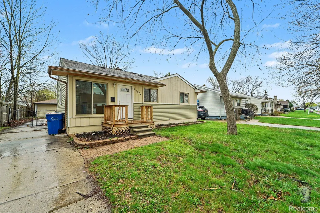 23578 Blackett Avenue Warren City MI 48089