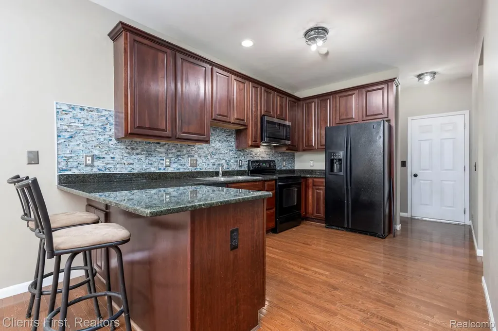 41351 N Maplewood Drive Canton Charter Township MI 48187