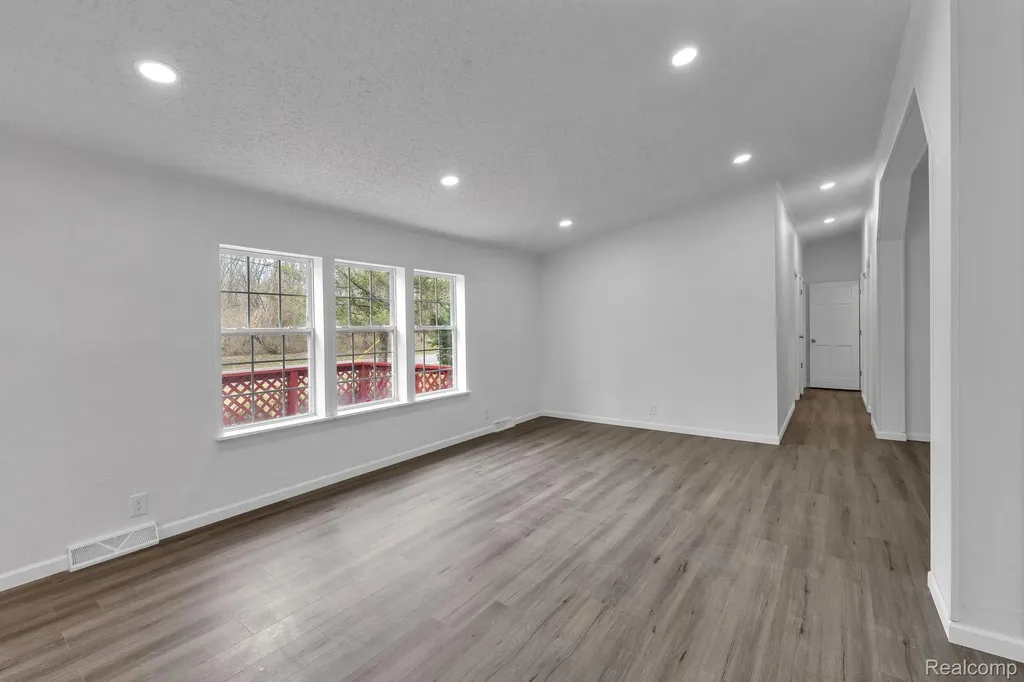 36085 Wick Road Romulus City MI 48174