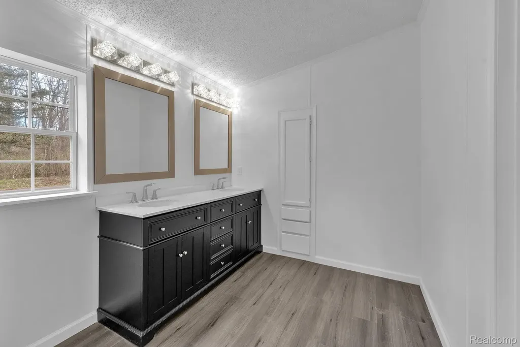 36085 Wick Road Romulus City MI 48174