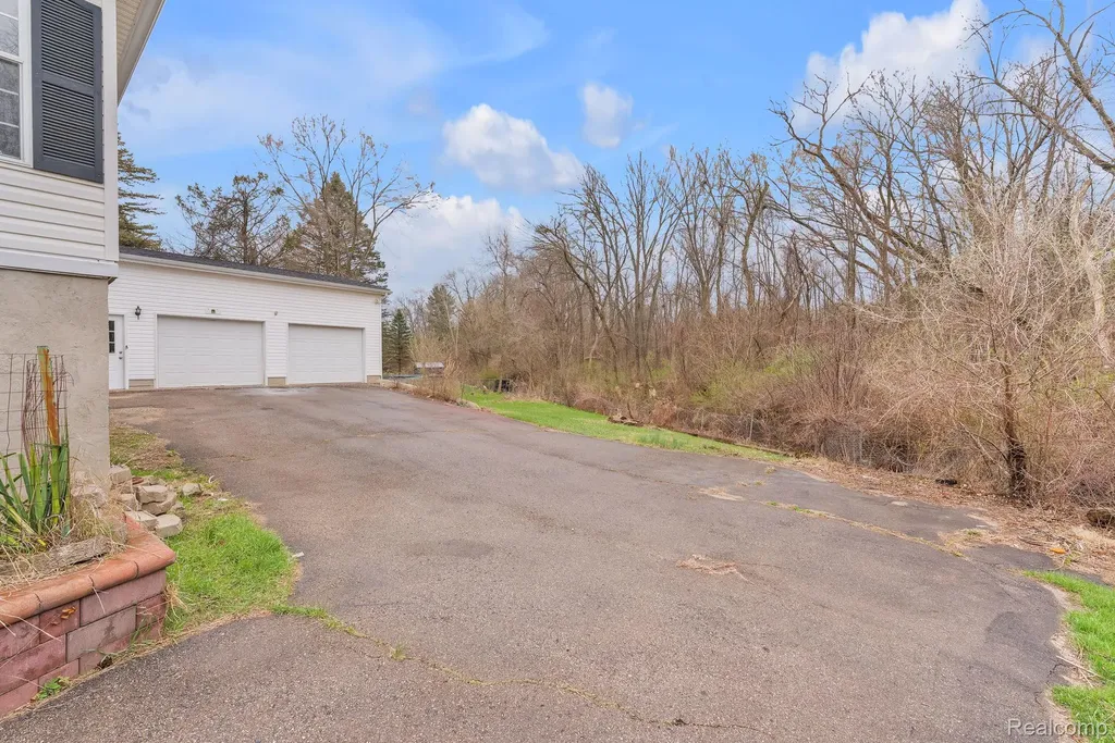 36085 Wick Road Romulus City MI 48174